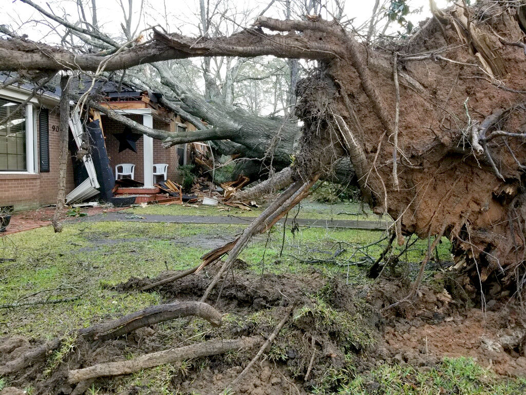 'It sounded like a bomb': Severe storm damages homes, knocks out power in East Texas